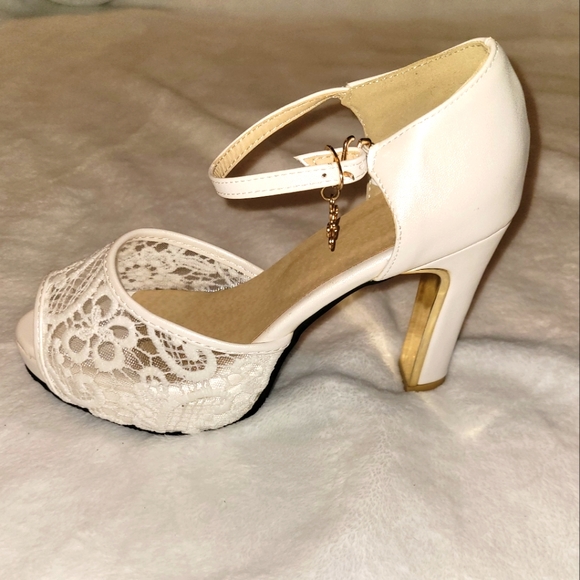 Shoes - ♦4/$20♦White Peep Toe Heels